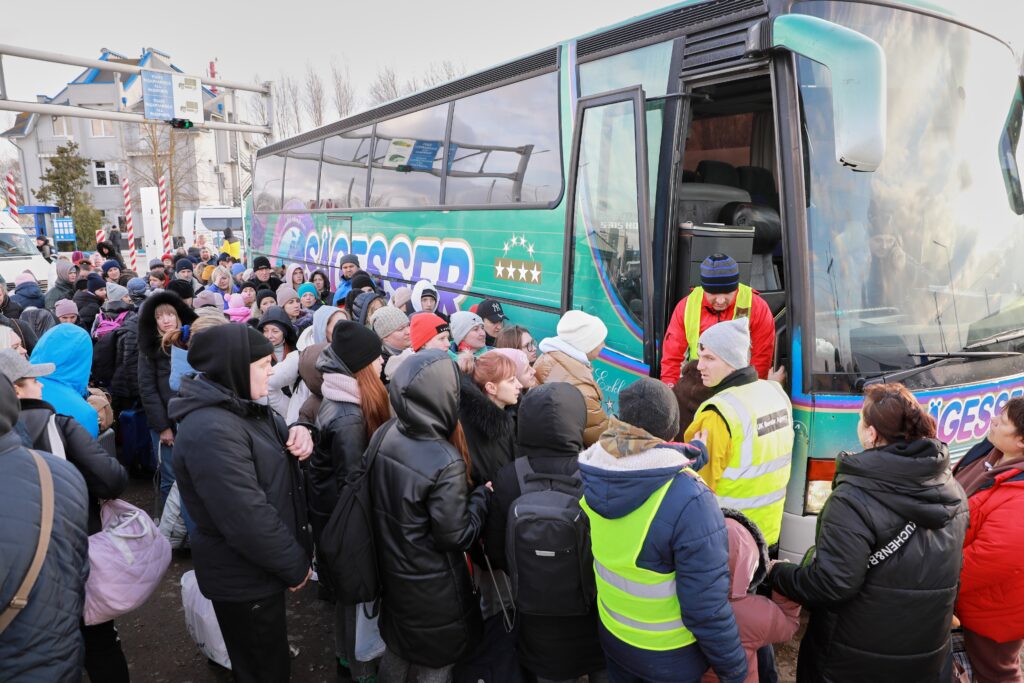 A scene from the Palanca-Maiaki-Udobnoe border crossing point, between the Republic of Moldova and Ukraine on 4 March 2022. People flee the military offensive in Ukraine, seeking refuge in Moldova or transiting the country on their way to Romania and other EU countries. More than half a million Ukrainians, a vast majority of whom are women and girls, have fled their homes. Photo Credit: UN Women/Aurel Obreja