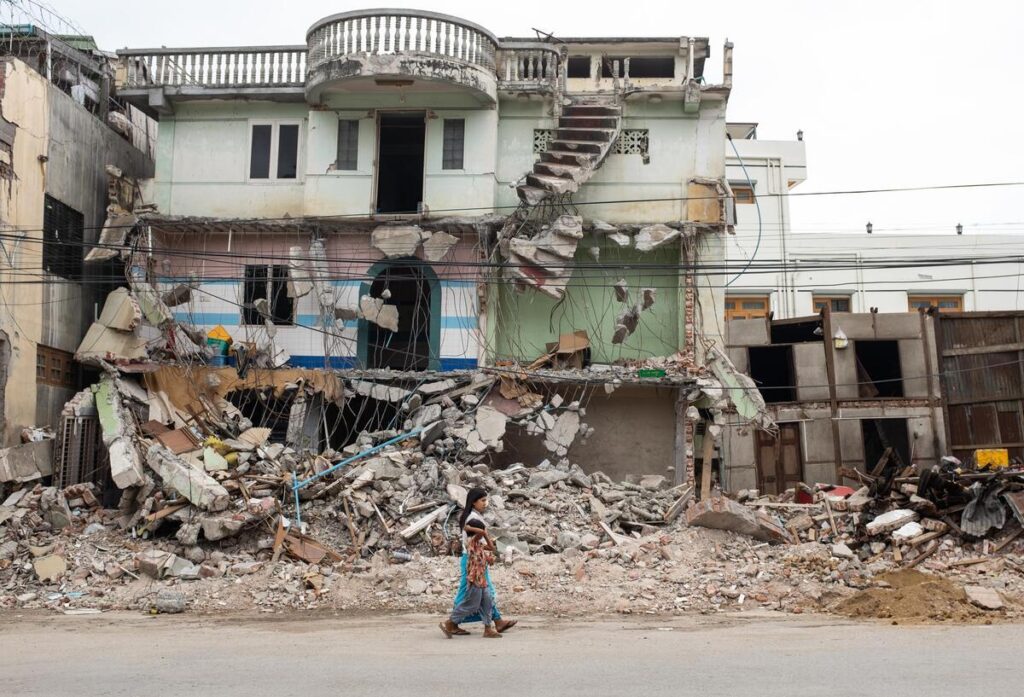 Myanmar, Sagaing, 29 April 2025. One month has passed since the earthquake, but affected communities still cannot yet clear the rubble and damaged buildings. Photo Credit: WFP